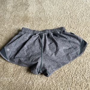 lululemon size 4 2.5 inch hotty hot shorts